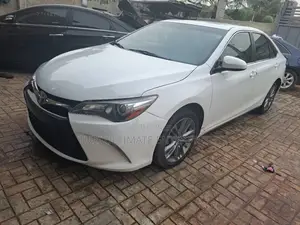 Toyota Camry SE 4dr Sedan (2.5L 4cyl 6A) 2015 White