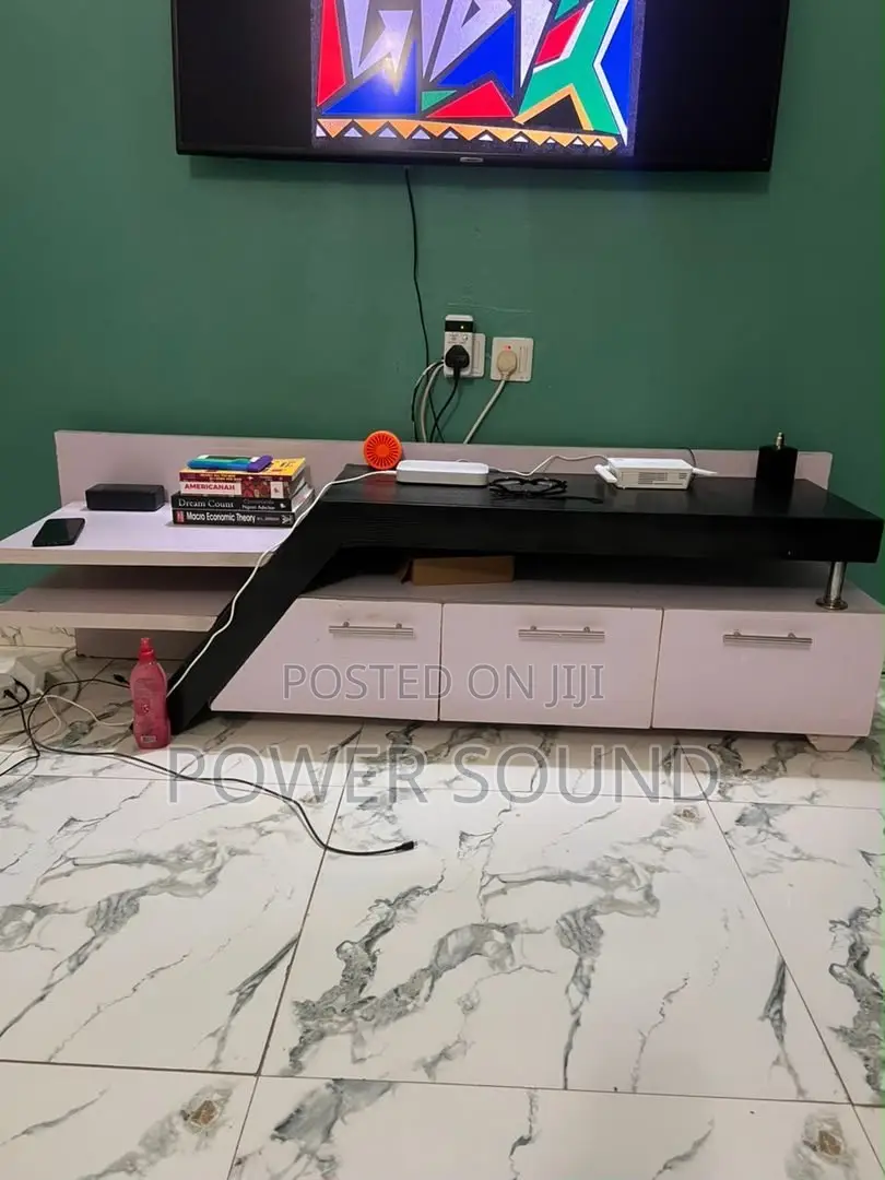 TV Stand : Neatly Used