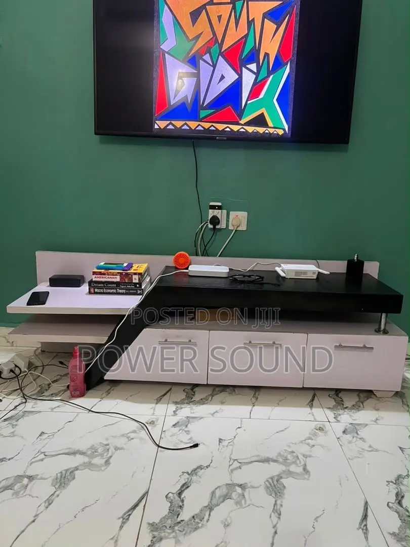TV Stand : Neatly Used
