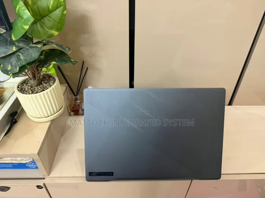 Laptop Asus ROG Zephyrus M16 16GB Intel Core i7 SSD 1T