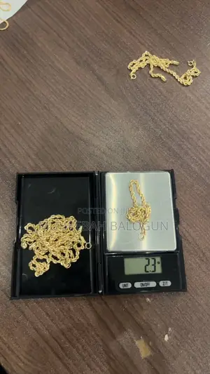 18krt Twist Handchain