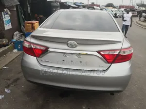 Toyota Camry LE 4dr Sedan (2.5L 4cyl 6A) 2015 Silver