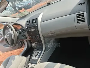 Toyota Corolla 2010 Silver