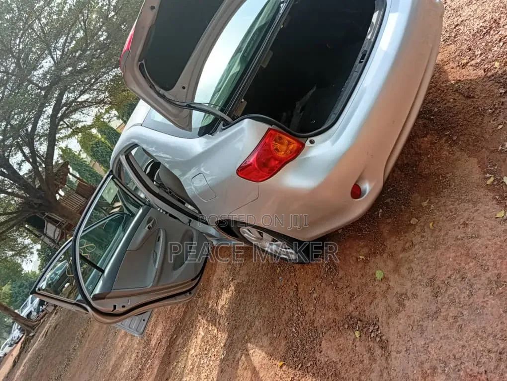 Toyota Corolla 2010 Silver