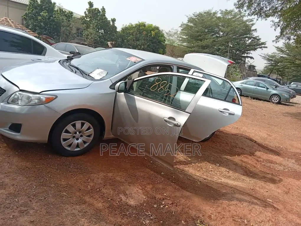Toyota Corolla 2010 Silver