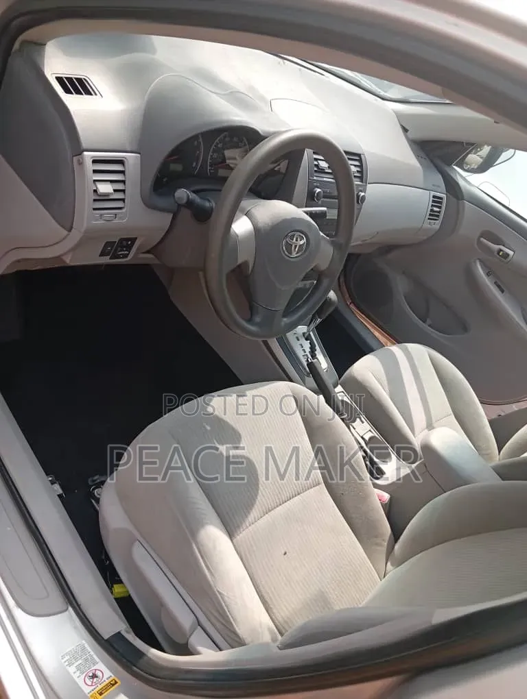 Toyota Corolla 2010 Silver