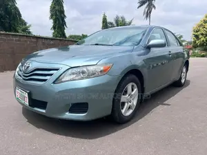 Toyota Camry LE 4dr Sedan (2.5L 4cyl 6A) 2011 Green
