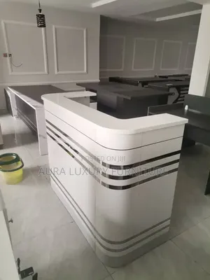 Modern Staff Receptionist Table