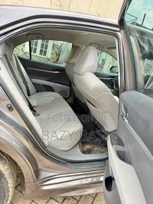 Toyota Camry SE 2021 Brown