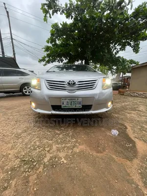 Toyota Avensis 2013 Silver