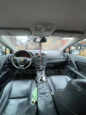 Toyota Avensis 2013 Silver