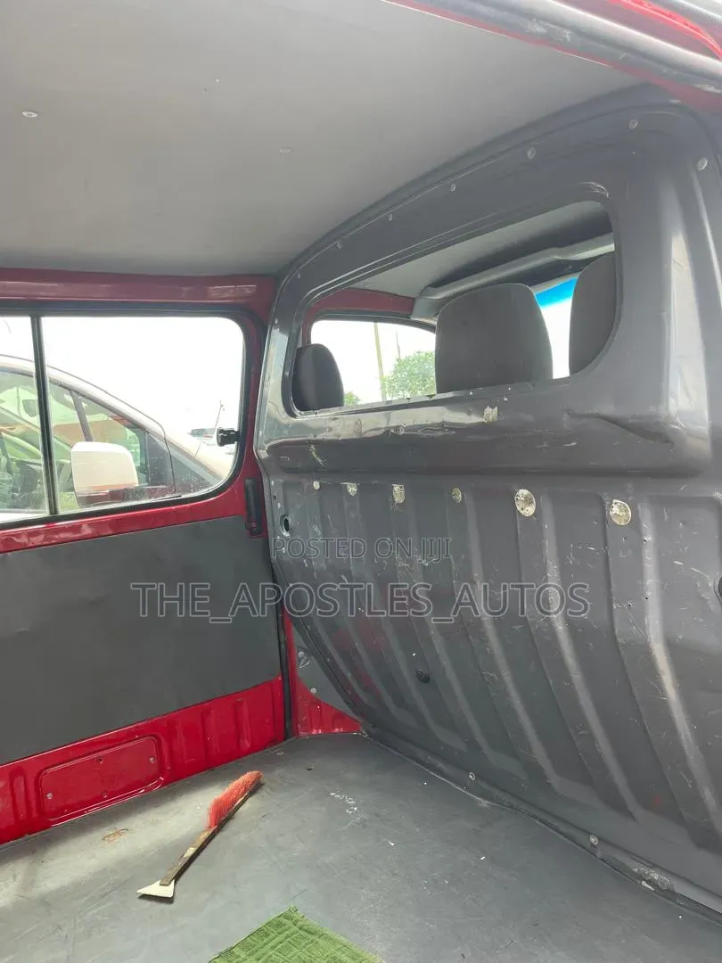 Toyota HiAce 2004 Red
