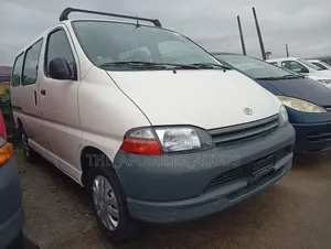 Toyota HiAce 2004 White