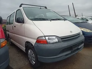 Toyota HiAce 2004 White