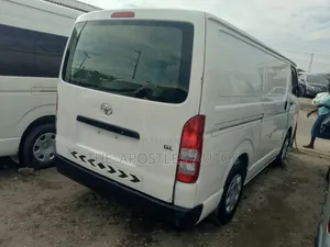 Toyota HiAce 2010 White