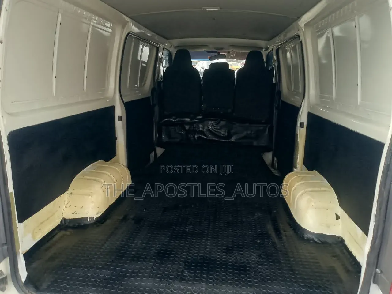 Toyota HiAce 2010 White
