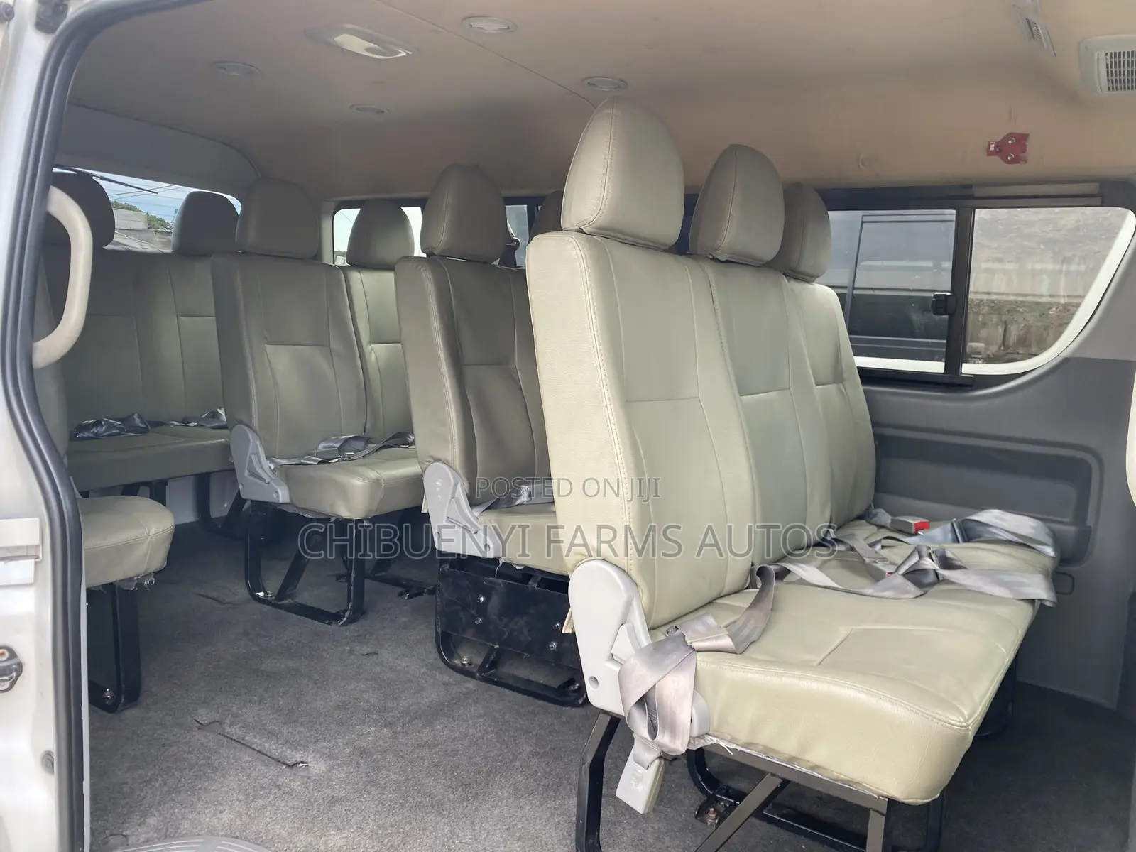 Toyota HiAce 2010 White