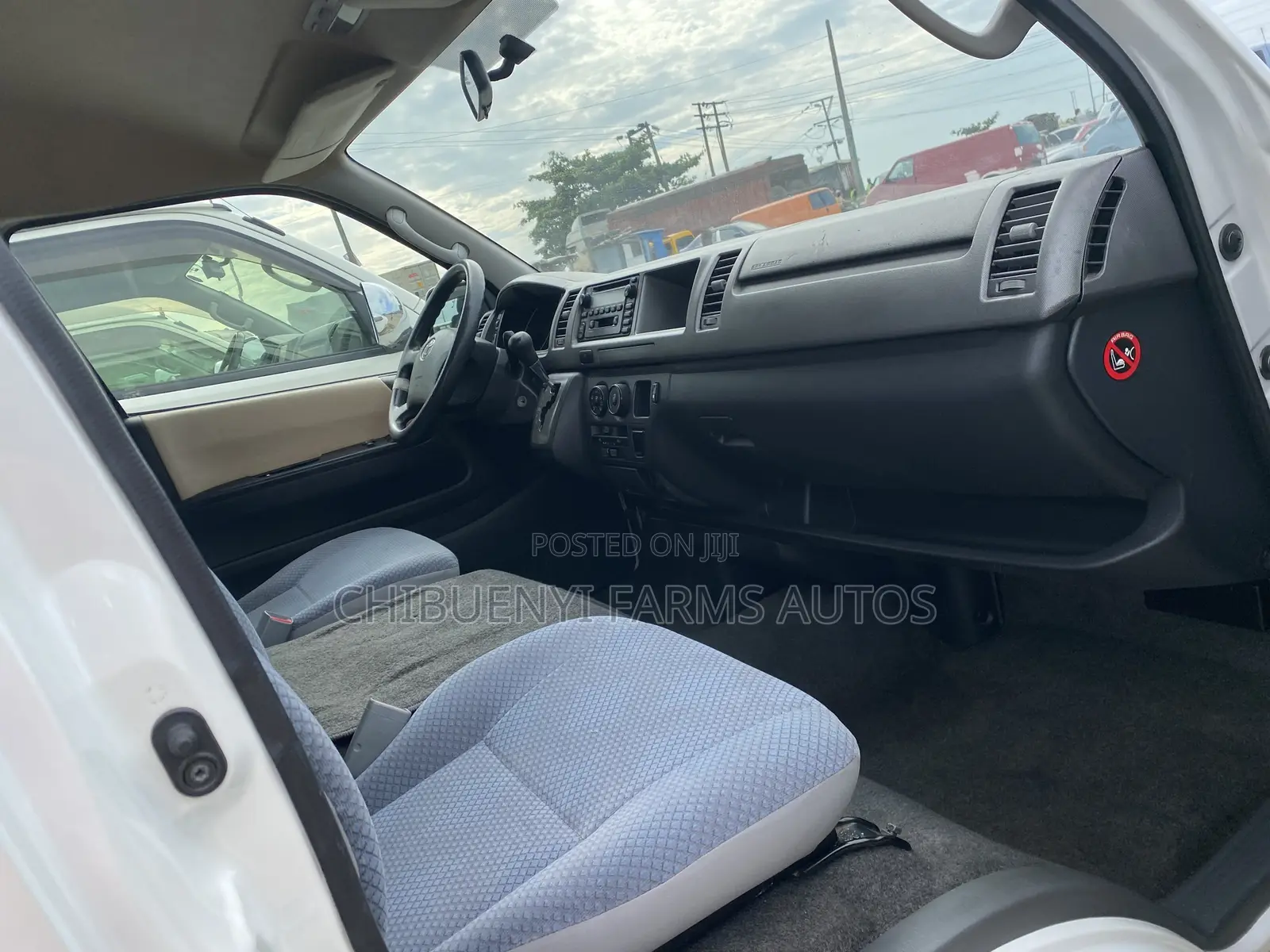 Toyota HiAce 2010 White