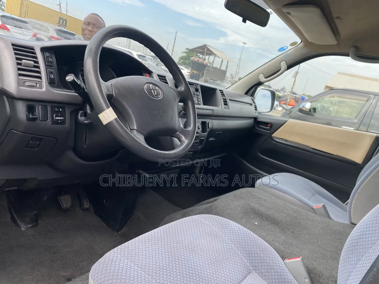 Toyota HiAce 2010 White