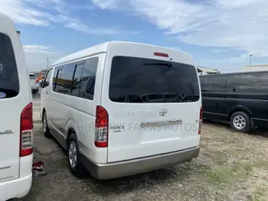 Toyota HiAce 2010 White