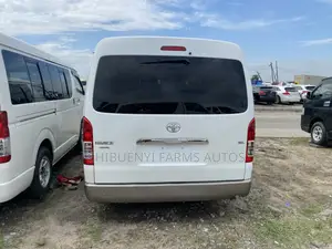 Toyota HiAce 2010 White