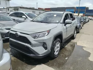 Toyota RAV4 XLE 2021 Green