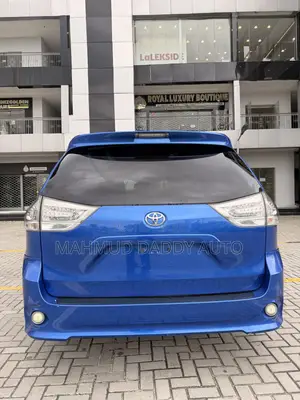 Toyota Sienna 7 Passenger 2011 Blue