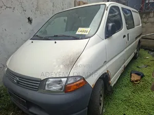 Toyota HiAce 2002 White
