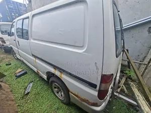 Toyota HiAce 2002 White