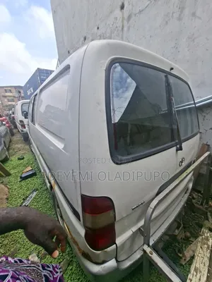 Toyota HiAce 2002 White