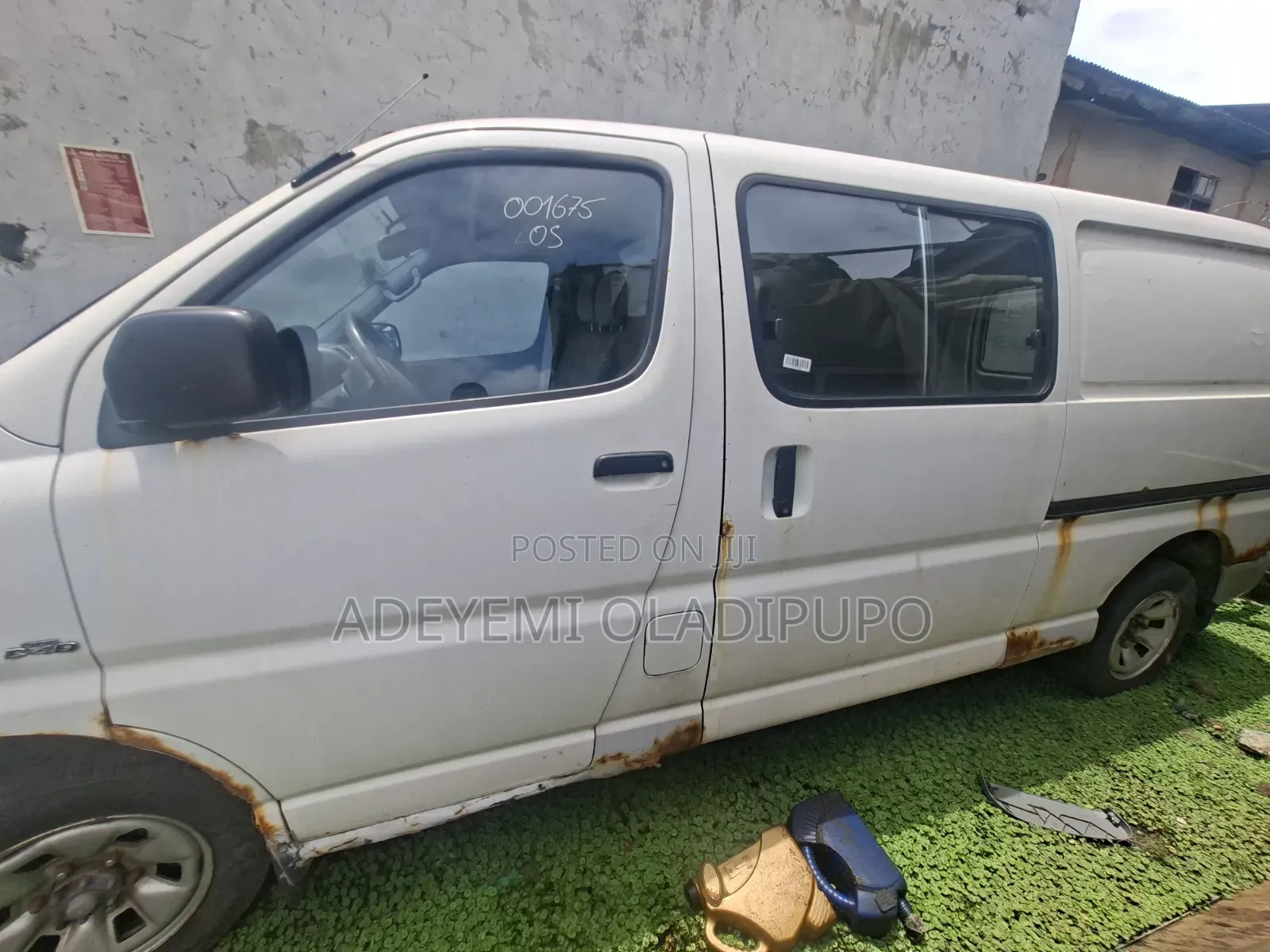 Toyota HiAce 2002 White