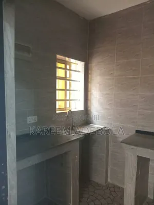 1bdrm Block of Flats in Lonex Garden Estate for rent