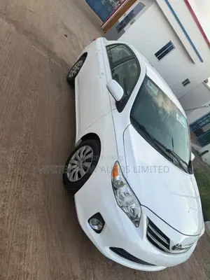 Toyota Corolla L 4dr Sedan (1.8L 4cyl 5M) 2013 White