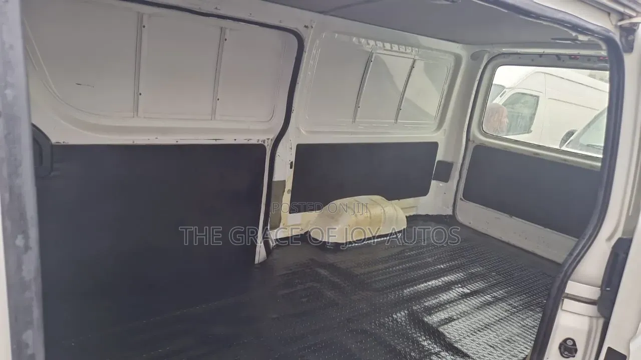 Toyota HiAce 2015 White