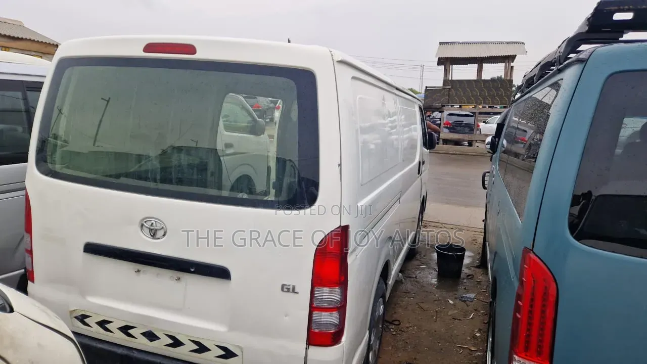 Toyota HiAce 2015 White