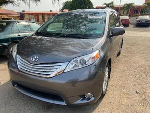 Toyota Sienna XLE 7-Passenger 4dr Minivan AWD (3.5L 6cyl 6A) 2015 Gray