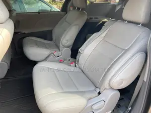 Toyota Sienna XLE 7-Passenger 4dr Minivan AWD (3.5L 6cyl 6A) 2015 Gray
