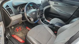 Hyundai Sonata GLS Sedan FWD (2.4L 4cyl 6A) 2012 Silver