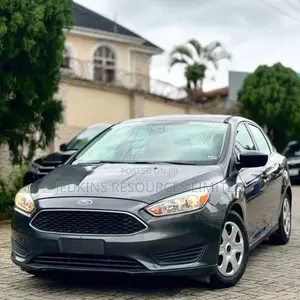 Ford Focus S 4dr Sedan (2.0L 4cyl 5M) 2015 Gray