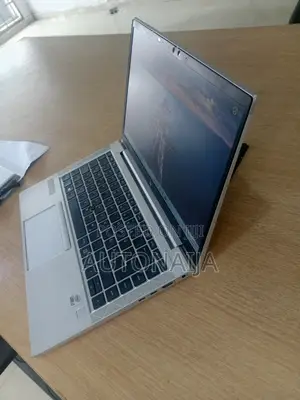Laptop HP EliteBook 840 G8 8GB Intel Core i7 HDD+SSD 256GB