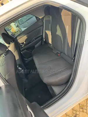 Hyundai Elantra Limited 2023 White