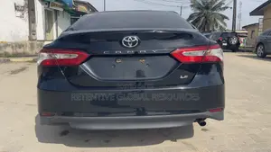 Toyota Camry LE FWD (2.5L 4cyl 8AM) 2018 Black