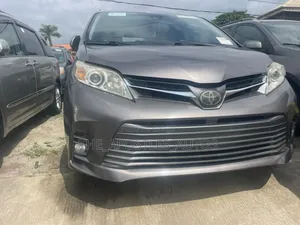 Toyota Sienna XLE AWD (3.5L 6cyl 8A) 2018 Gray