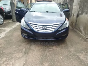 Hyundai Sonata SE 4dr Sedan (2.4L 4cyl 6A) 2014 Blue