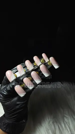 Handmade Luxury Press-on Nails – Salon Quality (Boujee Treats)
