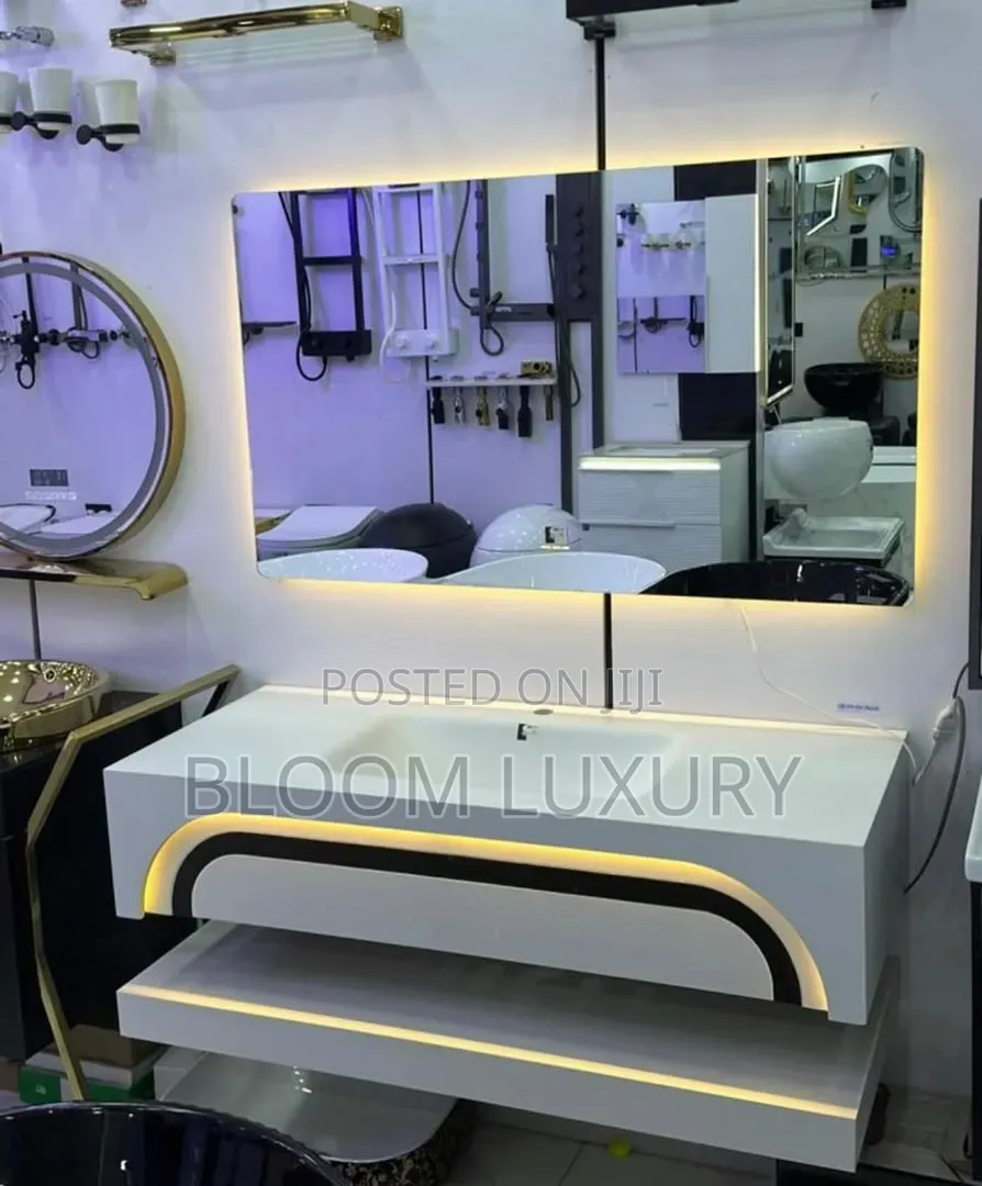 Beautiful Luxurious Bathroom Cabinet With LED Mirror
