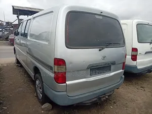 Toyota HiAce 2004 Silver