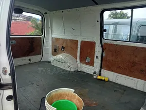 Toyota HiAce 2002 White