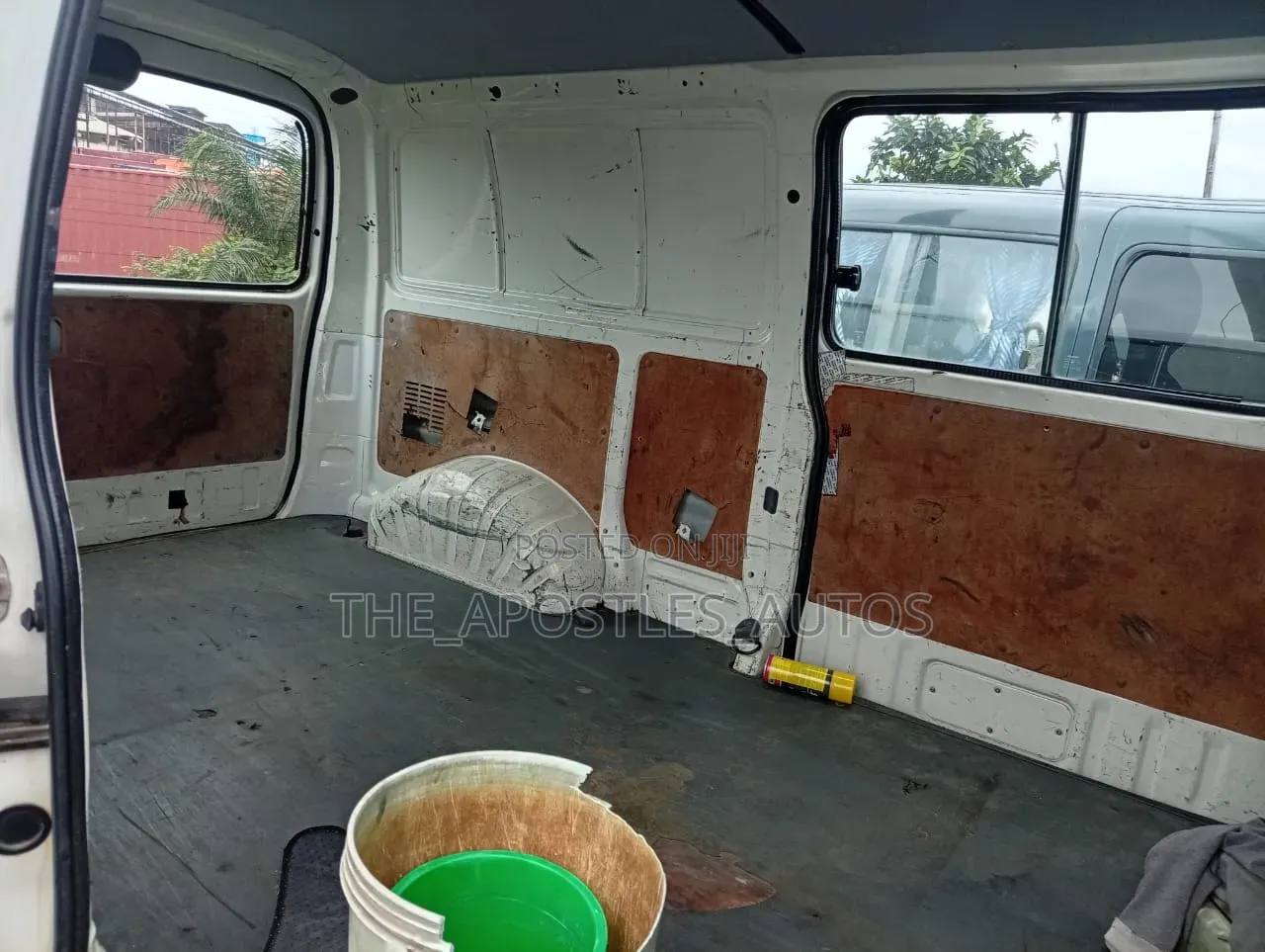 Toyota HiAce 2002 White