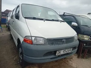 Toyota HiAce 2002 White